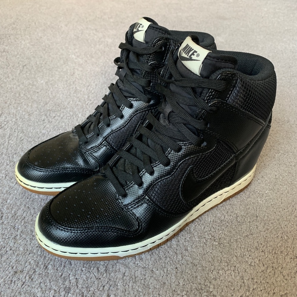 Nike Women’s Dunk Sky Hi Wedge Sneaker